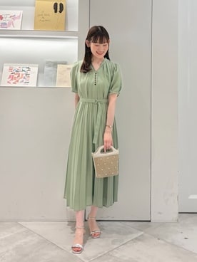 「NATURAL BEAUTY BASIC（ナチュラルビューティーベーシック）の◇サークルグリップスタッズショルダー（ショルダーバッグ、ホワイト系）」を使った、NBB STAFFさん（レディース・160cm）の夏コーディネート