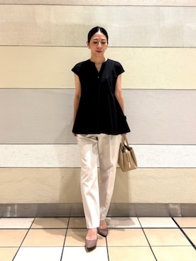 「NATURAL BEAUTY BASIC（ナチュラルビューティーベーシック）のマチフレアブラウス（シャツ/ブラウス、ブラック系）」を使った、NBB STAFFさん（レディース・160cm）の夏コーディネート