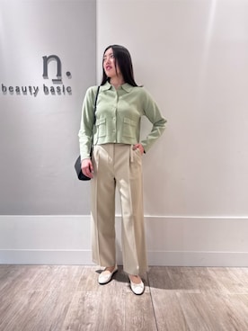 「NATURAL BEAUTY BASIC（ナチュラルビューティーベーシック）のアイテム」を使った、NBB STAFFさん（レディース・164cm）の春コーディネート