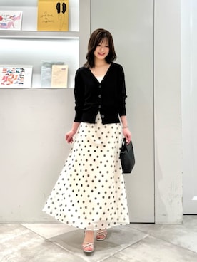 「NATURAL BEAUTY BASIC（ナチュラルビューティーベーシック）の【ちょうど、いい服】毎日頼れる！右腕カーデ（Cardigans、ブラック系）」を使った、NBB STAFFさん（レディース・152cm）の春コーディネート