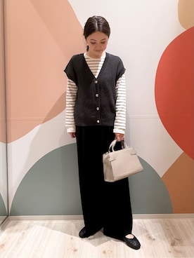 「SHOO・LA・RUE（シューラルー）の【S-LL/洗濯機可】気軽にレイヤード 前開きざっくりニットベスト（ベスト、グレー系）」を使った、長女さん（レディース・156cm）の冬コーディネート