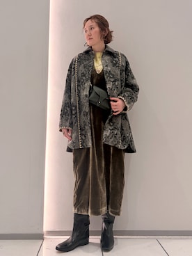 「アイテム（ジャンパースカート）」を使った、kaji.さん（レディース・163cm）の冬コーディネート