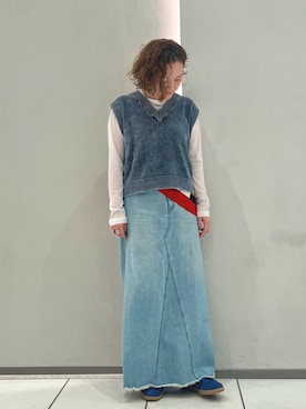 「アイテム（デニムスカート）」を使った、kaji.さん（レディース・163cm）の秋コーディネート