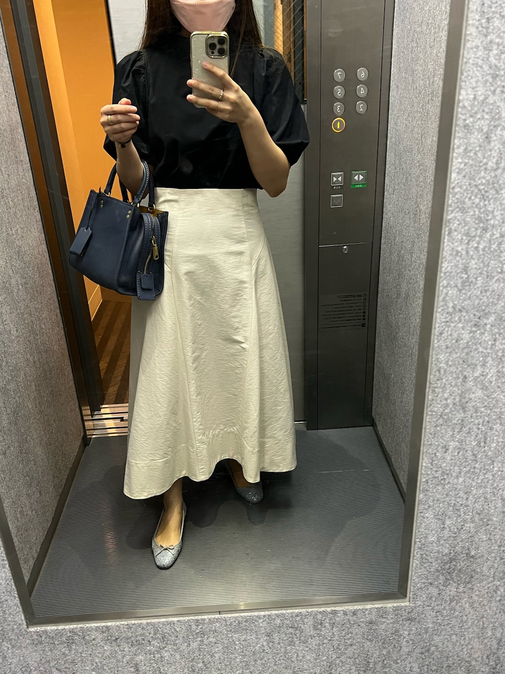 「秋先取りコーデ、休日コーデ、シンプル、秋服準備はじめました、オトナカワイイ、低身長コーデ、キレイめ、エストネーション」｜「ESTNATIONのESTNATION / ミモレフレアスカート（スカート、ホワイト系）」を使った、gagaさん（レディース・152cm）の秋コーディネートの1枚目の写真