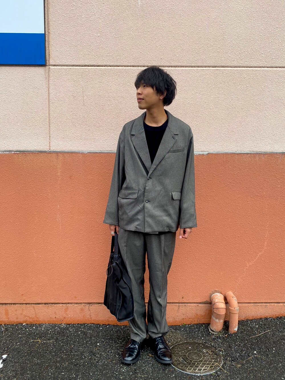 「セットアップ、テーラードジャケット、トートバッグ、BEAUTY&YOUTH UNITED ARROWS、ベロア、スラックス、サービスシューズ、きれいめカジュアル、休日スタイル、カキトウ第2章」｜「NORTH WORKSのNORTH WORKS　/ノースワークス : 900silver stamp cuff LL＃（バングル/リストバンド、グレー系）」を使った、あんころもちさん（メンズ・176cm）の秋コーディネートの1枚目の写真