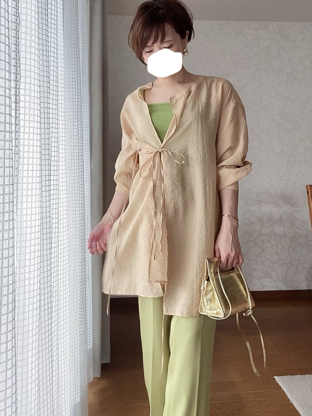 「LOWRYS FARMのアイテム（シャツ/ブラウス、ベージュ系）」を使った、zさん（レディース・154cm）の秋コーディネートの1枚目の写真