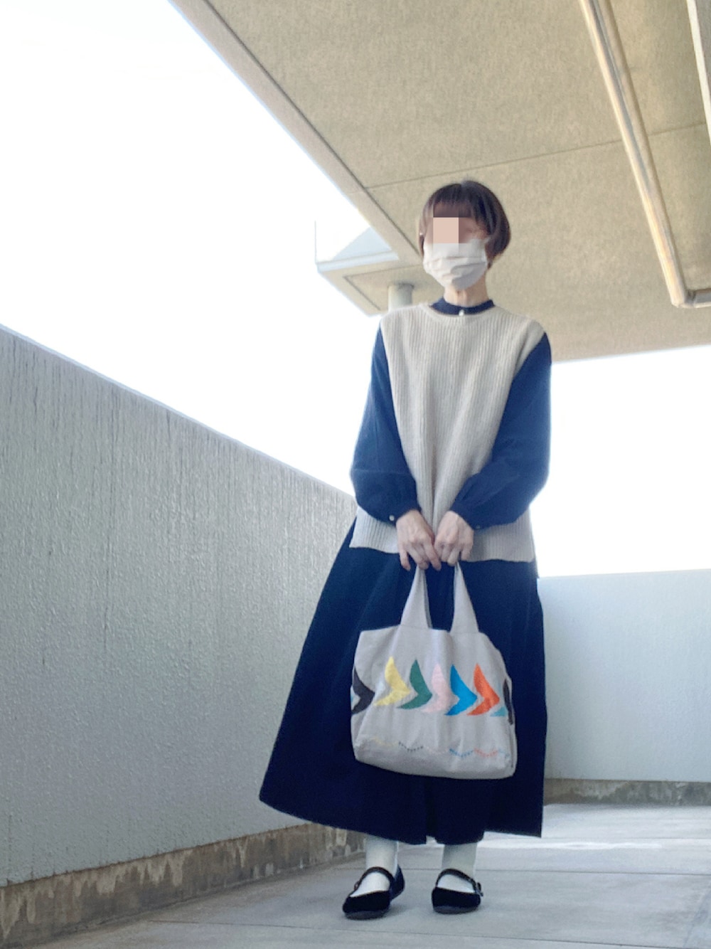 「お出かけコーデ、大人カジュアル、オトナカワイイ、大人女子、ロングワンピース、はるコーデ」｜「mina perhonenのアイテム（トートバッグ、ベージュ系）」を使った、うた♪さん（レディース・163cm）の春コーディネートの1枚目の写真