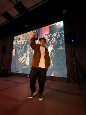 「アイテム（スニーカー）」を使った、東野  新さん（メンズ・165cm）の秋コーディネート