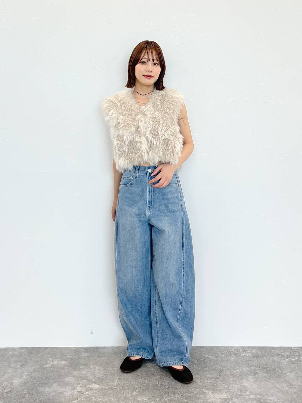 「きれいめ、高見え、韓国系、デート/ロマンティック、女子会、SNAP_apart by lowrys、女子ウケ、モード、ナチュラル、apart by lowrys、着痩せ・細見え」｜「A part byのApbコクーンデニムパンツ（デニムパンツ、ブルー系）」を使った、kiiさん（レディース・157cm）の夏コーディネートの1枚目の写真