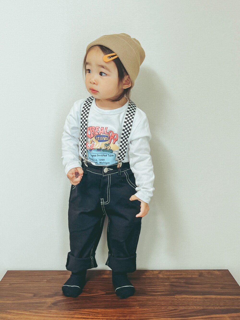 「1歳コーデ、女の子コーデ、おしゃれさんと繋がりたい、ボーイッシュな女の子、ベビーコーデ」｜「韓国子供服のアイテム（デニムパンツ、ブラック系）」を使った、Hinapiさん（キッズ・80cm）の春コーディネートの1枚目の写真