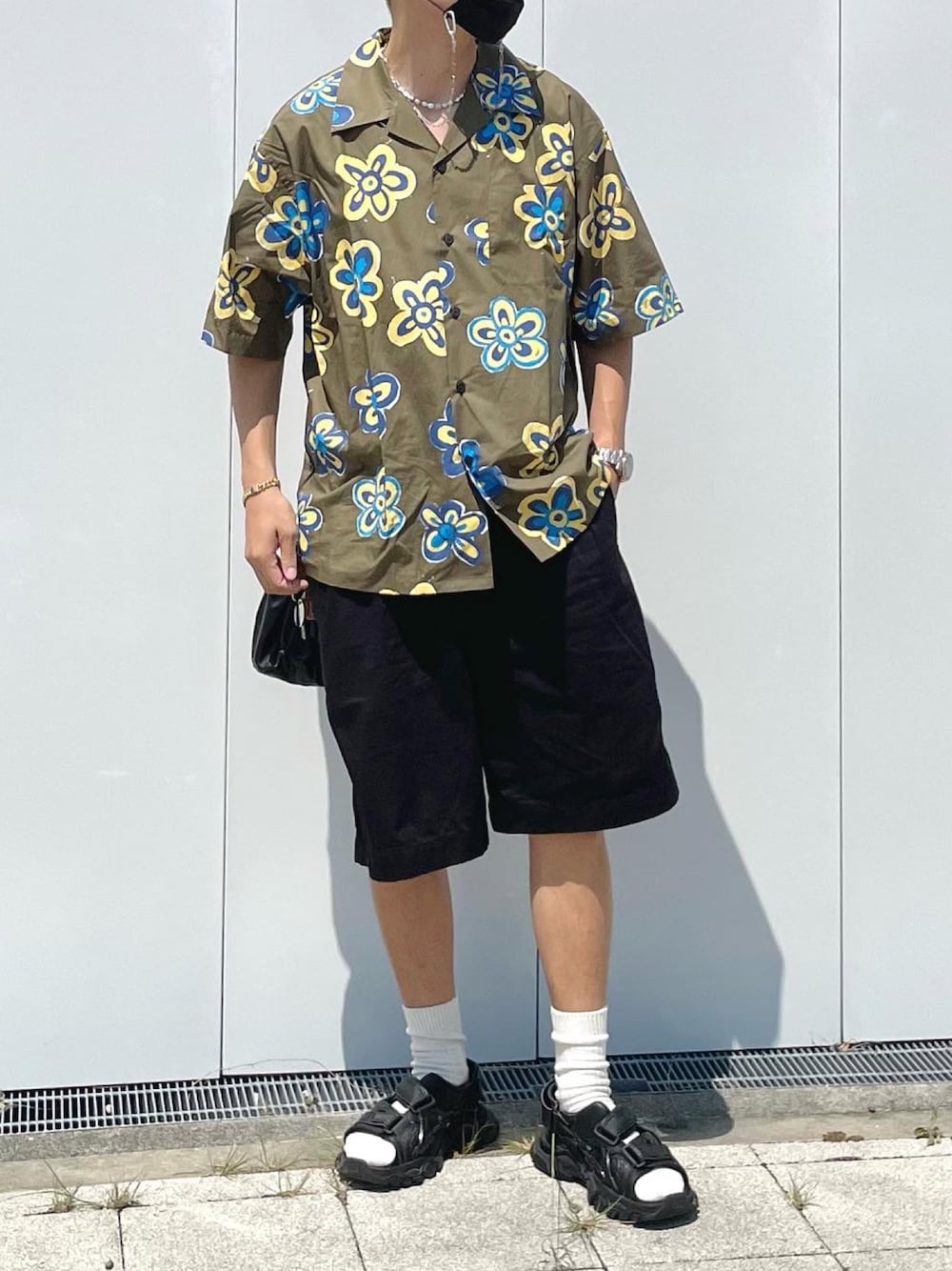 BALENCIAGAのサンダルを使ったメンズ人気ファッションコーディネート 