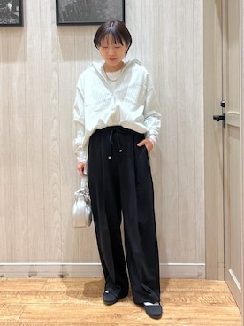 「SHOO・LA・RUE（シューラルー）の【着丈選べる/S-LL】センタープレスできちんと見え イージーワイドパンツ（Pants、ブラック系）」を使った、shirayuuuさん（レディース・155cm）の春コーディネート