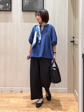 「SHOO・LA・RUE（シューラルー）の大判プリントスカーフ（88×88cm）（Scarves / Wraps、ブルー系）」を使った、shirayuuuさん（レディース・155cm）の春コーディネート