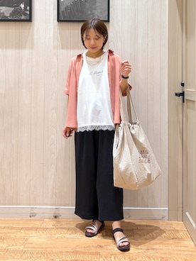 「SHOO・LA・RUE（シューラルー）の【ひんやり/洗濯後しわになりにくい/S-LL】着るだけでこなれ見え 二の腕も隠せるデザイン半袖シャツ（シャツ/ブラウス、オレンジ系）」を使った、shirayuuuさん（レディース・155cm）の夏コーディネート