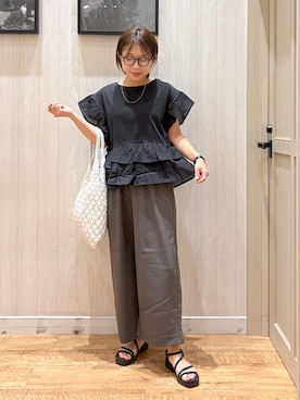 「SHOO・LA・RUE（シューラルー）の【S-LL/洗濯機可】着るだけで決まる 主役級フリルトップス（Tシャツ/カットソー、ブラック系）」を使った、shirayuuuさん（レディース・155cm）の夏コーディネート