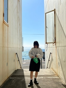 「海」｜「アイテム（スウェット）」を使った、kanaさん（レディース・166cm）の秋コーディネート