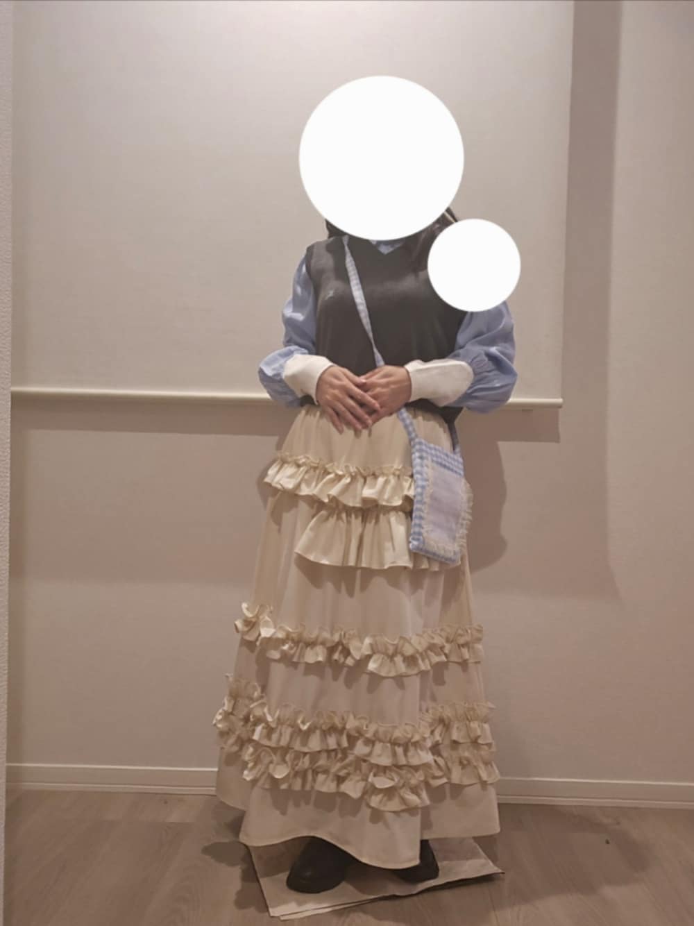 「低身長」｜「idemのwhip frill volume skirt /ボリュームフリルスカート（スカート、ホワイト系）」を使った、とあるひとさん（骨格ストレート・レディース・148cm）の春コーディネートの1枚目の写真