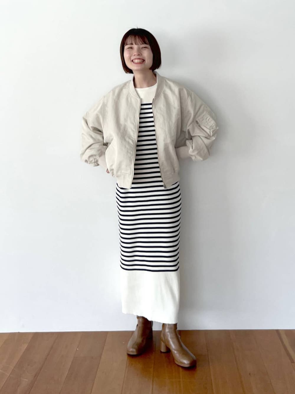 「apartbylowrys、アパートバイローリーズ、シンプルスタイル、きれいめカジュアル、大人カジュアル、ゆるコーデ、低身長女子、カジュアルコーデ、ビッグシルエット、春コーデ、淡色コーデ、MA-1、ショートブーツ」｜「A part byの【小柄さんおすすめ】ショートMA-1（MA-1、ベージュ系）」を使った、ゆいぴさん（レディース・156cm）の冬コーディネートの1枚目の写真