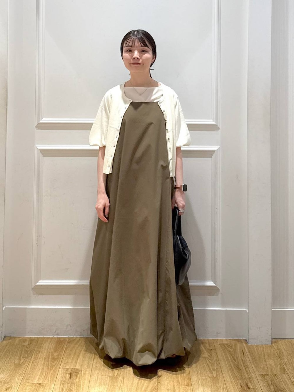 「きれいめ、SNAP_apart by lowrys、apart by lowrys、カジュアル、フェミニン」｜「A part byのワンショルカナグツキバッグ（ハンドバッグ、ブラック系）」を使った、ゆいぴさん（レディース・156cm）の夏コーディネートの1枚目の写真