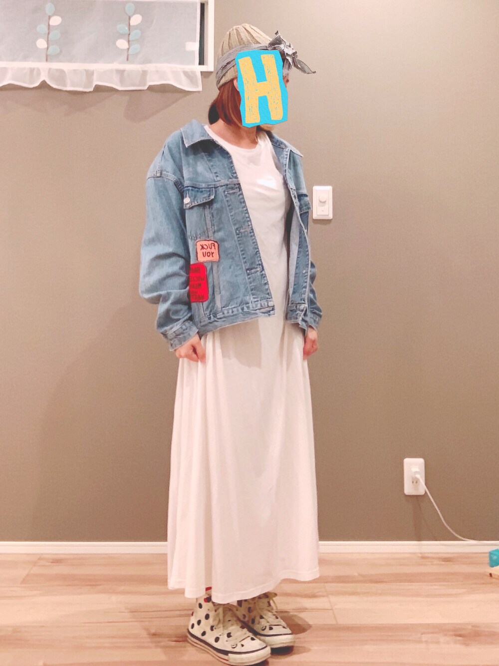 「ジャケット、休日コーデ、大人コーデ、低身長女子、楽チンコーデ、ジージャン、ジャケットスタイル、デニム、秋服準備はじめました、アウター、ワンピース、ママコーデ、おしゃれさんと繋がりたい、カジュアルコーデ」｜「RNAのJ1710 リメイクBIG Gジャン（デニムジャケット、ブルー系）」を使った、まっきぃ〜さん（レディース・156cm）の秋コーディネートの1枚目の写真