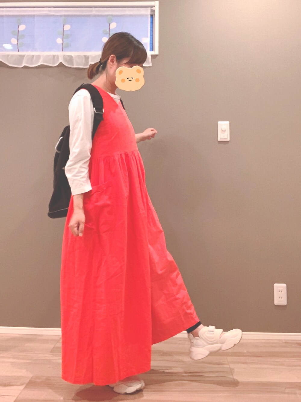 「秋服、カジュアルコーデ、オトナ女子、秋のコーデ、お洒落さんとつながりたい、ワンピース、楽チンコーデ、カラーコーデ、ママコーデ、スニーカーコーデ、ナイキ、白スニーカー、オレンジ、マリメッコ」｜「NIKEのNIKE ナイキ W AQUA RIFT ウィメンズ アクアリフト CW7164-100WHT/WHT（スニーカー、ホワイト系）」を使った、まっきぃ〜さん（レディース・156cm）の秋コーディネートの1枚目の写真