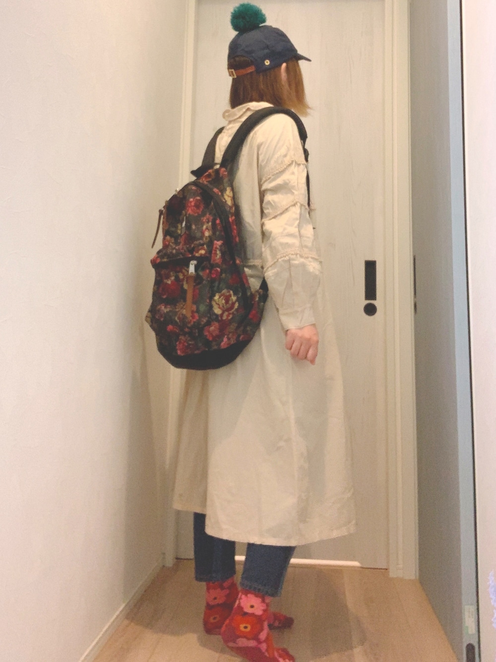「シンプルコーデ、オトナ女子、春夏コーデ、パンツスタイル、休日スタイル、カジュアル、カジュアルコーデ、おしゃれさんと繋がりたい、キャップ、いいね、save、フォローお願いします🤑、ワンピース×スニーカー、ママコーデ、リュック、マリメッコ、グレゴリー」｜「FRAPBOISのクラスダイ（ワンピース、ベージュ系）」を使った、まっきぃ〜さん（レディース・156cm）の春コーディネートの1枚目の写真