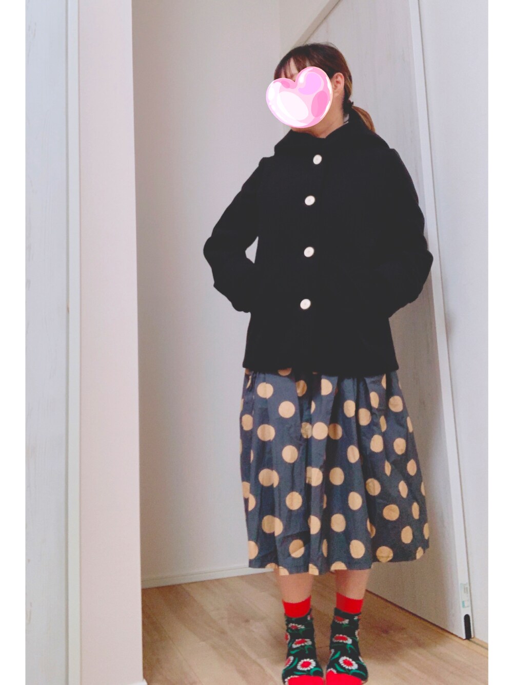 「大人カジュアル、コート、ドット、休日コーデ、大人かわいい、秋コーデ、低身長、シンプルスタイル、ビッグカラー、アウター、フラボア、ビュルデサボン、ジャケット、ママコーデ、ゆるコーデ」｜「FRAPBOISのセーリングコート（その他アウター、ブラック系）」を使った、まっきぃ〜さん（レディース・156cm）の冬コーディネートの1枚目の写真