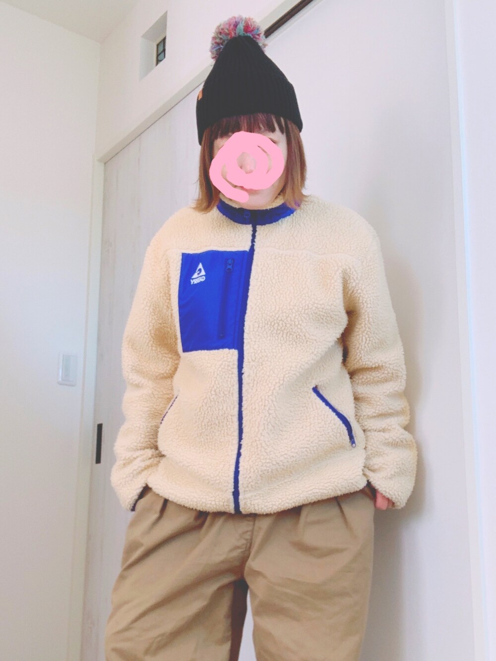 「休日スタイル、フリース、シンプルスタイル、ベージュコーデ、GERRY、ニット帽、チノパン、冬のコーデ、低身長コーデ、シンプル、プチプラコーデ、ビッグシルエット、あったかコーデ、ママコーデ」｜「GERRYのZIP FIVE × GERRY ボアフリースジャケット（ブルゾン、ベージュ系）」を使った、まっきぃ〜さん（レディース・156cm）の冬コーディネートの1枚目の写真