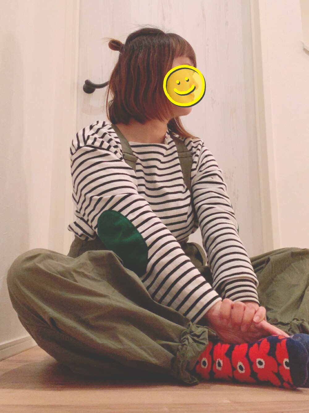 「春コーデ、オトナカジュアル、オトナ女子、ビームスボーイ、BEAMS BOY、シンプルコーデ、パンツスタイル、いいね、save、フォローお願いします🤑、カジュアルコーデ、おしゃれさんと繋がりたい、低身長コーデ、サロペット、ボーダー、ママコーデ」｜「BEAMS BOYのBEAMS BOY / ボーダー エルボーパッチ バスク（Tシャツ/カットソー、ホワイト系）」を使った、まっきぃ〜さん（レディース・156cm）の冬コーディネートの1枚目の写真