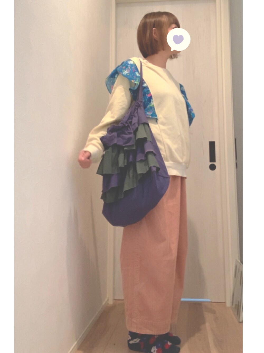 「オトナカジュアル、春夏コーデ、春服、ゆるコーデ、大人女子、パンツスタイル、カジュアルコーデ、休日スタイル、カラー×コーデ、おしゃれさんと繋がりたい、ラフ、ピンク」｜「bulle de savonの6W コーデュロイ　太テーパードパンツ（その他パンツ、ピンク系）」を使った、まっきぃ〜さん（レディース・156cm）の春コーディネートの1枚目の写真