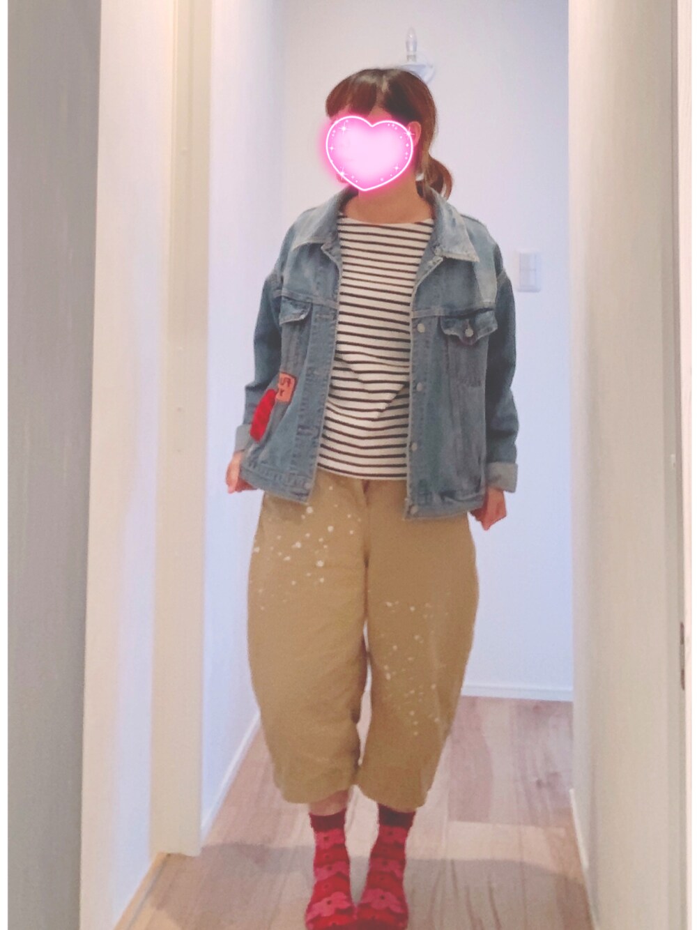 「カジュアル、秋コーデ、シンプル、おしゃれさんと繋がりたい、オトナ女子、パンツスタイル、ママコーデ、デニムジャケット、着回しコーデ、ボーダー、パンツコーデ、ラフコーデ」｜「Ne-netのS ほしくずペイントチノ（その他パンツ、ベージュ系）」を使った、まっきぃ〜さん（レディース・156cm）の秋コーディネートの1枚目の写真