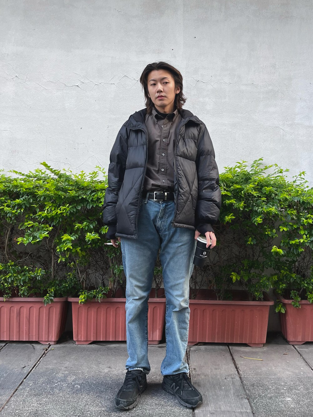 「ootd、牛仔褲、襯衫、SOPHNET.、Polo Ralph Lauren、gu×undercover、GU、シャツ、ダウンジャケット、日系極簡」｜「SOPHNET.のアイテム（シャツ/ブラウス、ブラウン系）」を使った、Réneeさん（メンズ・177cm）の春コーディネートの1枚目の写真
