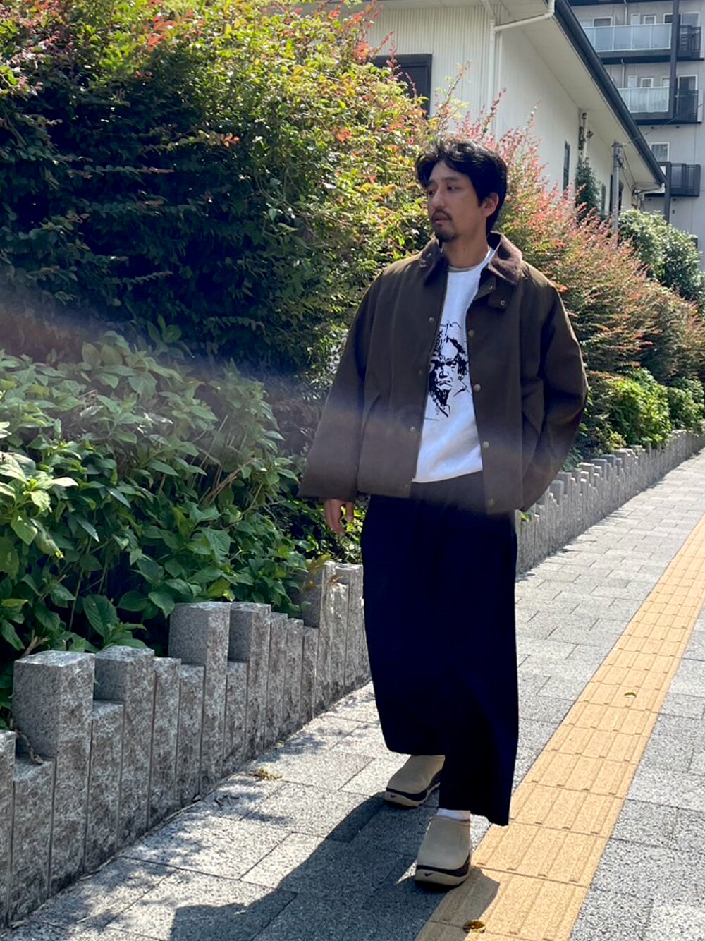 ブラック系のパンツ、その他のスウェット、その他のジャケット/アウターを着用したメンズの秋コーディネートの1枚目の写真