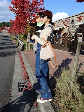 「Carhartt（カーハート）のアイテム（オールインワン・サロペット）」を使った、miisuuzuukiiさん（レディース・162cm）の秋コーディネート