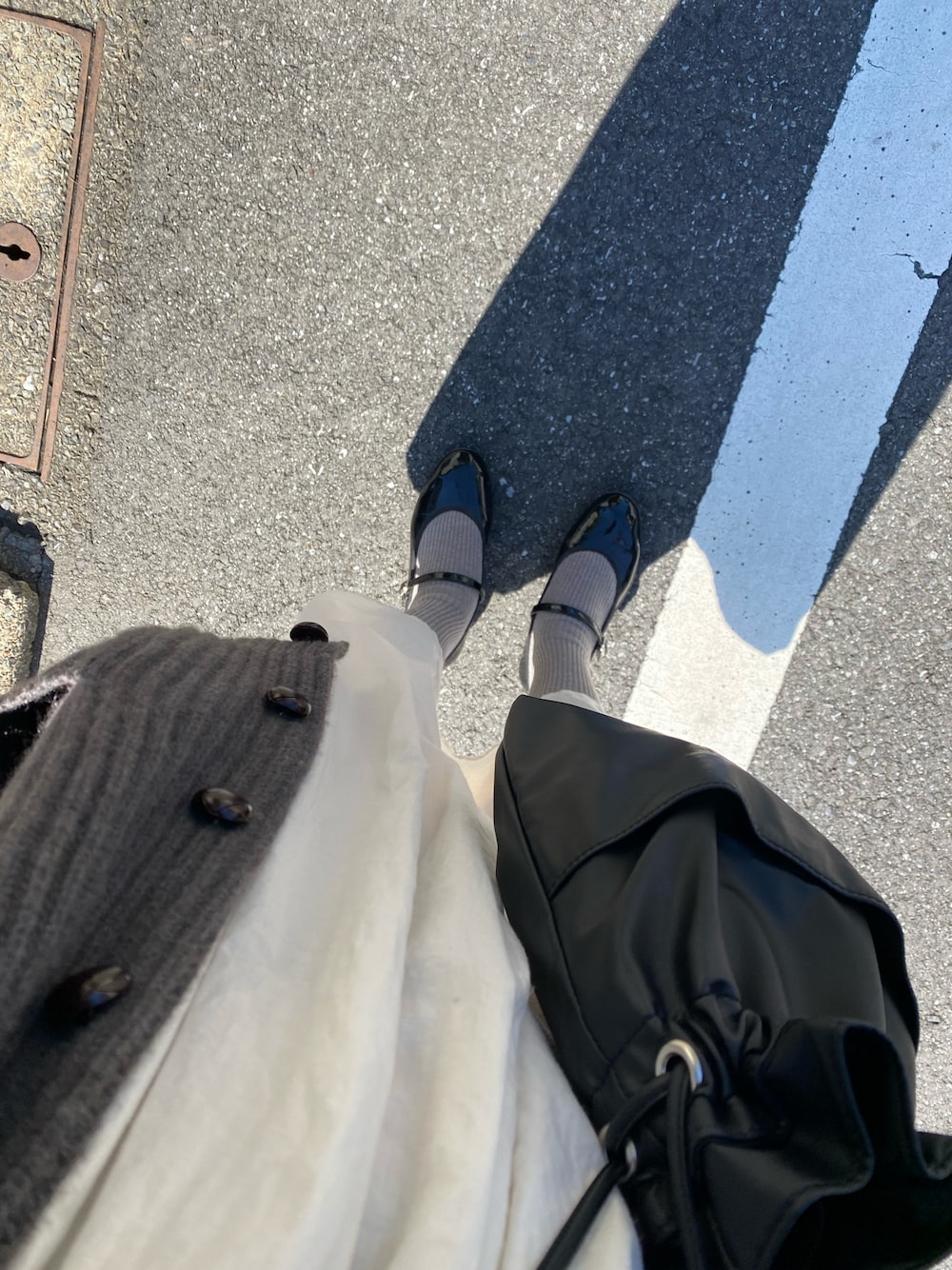 「秋服、YAECA、MARGARET HOWEEL、CATWORTH、巾着バッグ、beautiful people、パンプス×靴下」｜「MARGARET HOWELLのCHUNKY RIB CARDIGAN	（ニット/セーター、ブラウン系）」を使った、　ユさん（レディース・156cm）の秋コーディネートの1枚目の写真