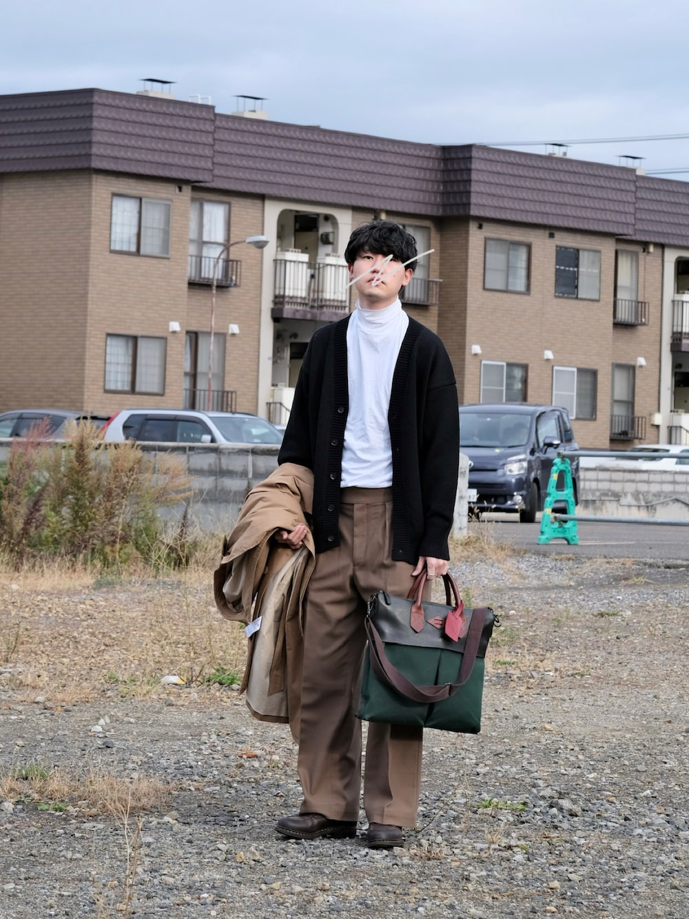 「LEON FLAMのアイテム（バッグ、グリーン系）」を使った、UTさん（メンズ・186cm）の冬コーディネートの1枚目の写真
