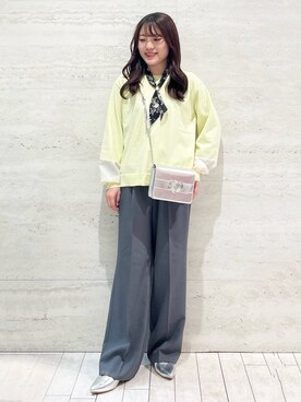 「アイテム（ストール/ショール、ブラック系）」を使った、かほさん（レディース・153cm）の春コーディネート