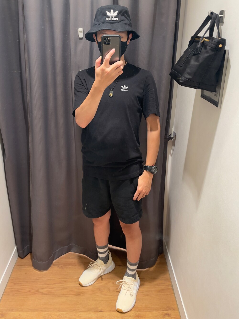 「PHARELL WILLAMS、Taiwan、Taichung、adidas、adidas originals、PORTER、G-SHOCK、stance socks、NMDR1、thebrandwiththethreestripes、onlythebestfortheathlete、impossibleisnothing、アディダスオリジナルス、アディダス、humanrace」｜「adidas Originalsのアイテム（ハット、ブラック系）」を使った、BryantCiouさん（メンズ・168cm）の夏コーディネートの1枚目の写真