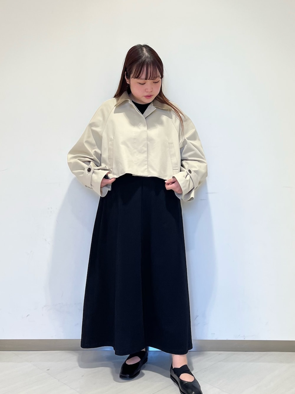 「KBF、春服、休日スタイル、オトナ女子、楽チンコーデ、春、ラクチンコーデ、大人可愛い、ワンピーススタイル、シンプルスタイル、春夏コーデ」｜「KBFのBACKフレアショートジャケット（その他アウター、ベージュ系）」を使った、くろさん（レディース・160cm）の冬コーディネートの1枚目の写真