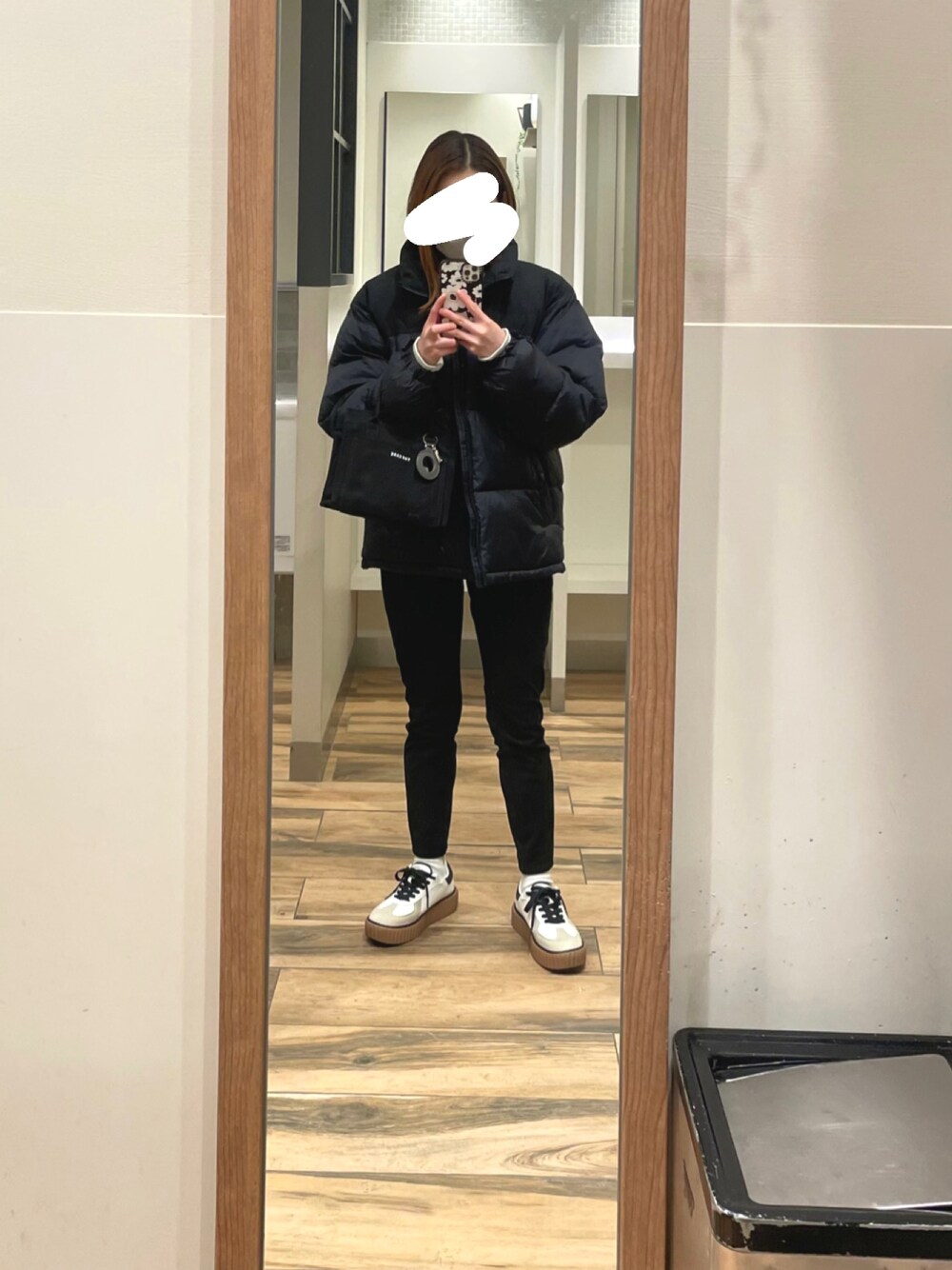 「休日コーデ、今日のコーデ、パンツコーデ、おしゃれさんと繋がりたい、低身長コーデ、GU」｜「GUのアイテム（ダウンジャケット/コート、ブラック系）」を使った、knnさん（レディース・152cm）の冬コーディネートの1枚目の写真