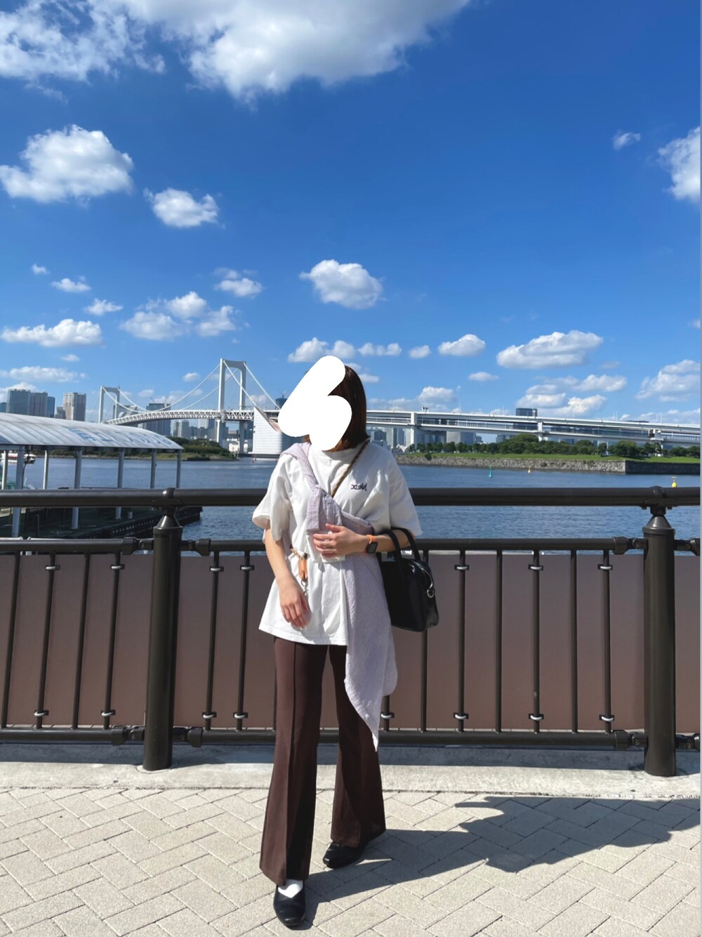 「シンプルコーデ、低身長コーデ、ラフ、プチプラ」｜「kutirのアイテム（ハンドバッグ、ブラック系）」を使った、knnさん（レディース・152cm）の秋コーディネートの1枚目の写真