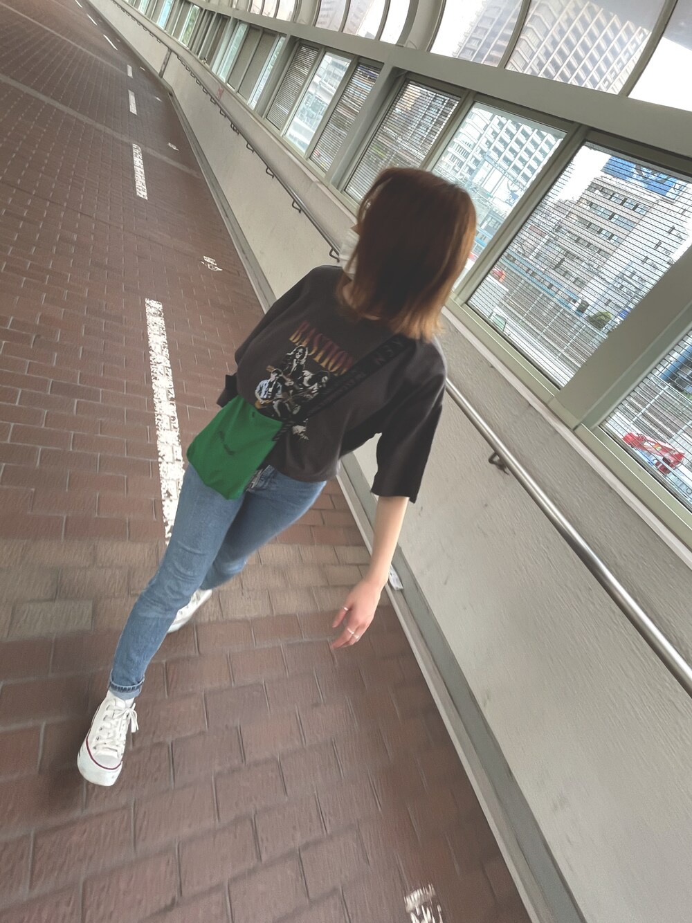 「夏コーデ、デニムコーデ、低身長コーデ」｜「apres jour mignonのアイテム（Tシャツ/カットソー、ブラック系）」を使った、knnさん（レディース・152cm）の夏コーディネートの1枚目の写真