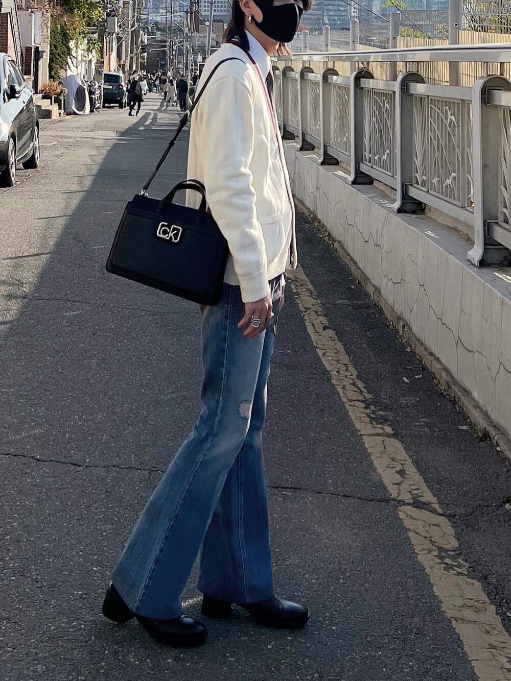 GUCCIのデニムパンツを使った人気ファッションコーディネート