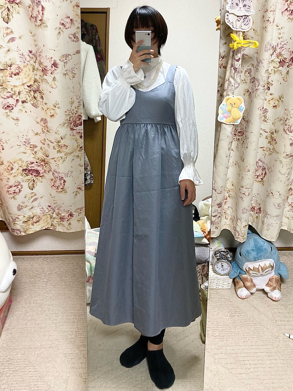 「秋冬コーデ、休日コーデ、休日スタイル、おでかけコーデ、シンプルコーデ、ガーリー、大人ガーリー、プチプラ、プチプラコーデ、ワンピース、キャンディスリーブ、パールネックレス、ootd、大学生、今日のコーデ」｜「GRLのアイテム（ワンピース、グレー系）」を使った、Yuyunさん（レディース・156cm）の冬コーディネートの1枚目の写真
