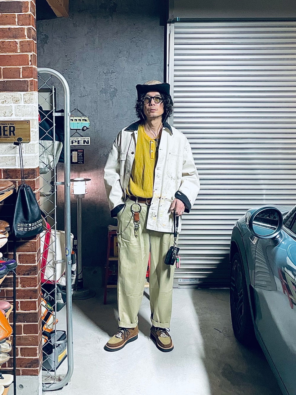 その他のその他パンツを着用したメンズの春コーディネートの1枚目の写真