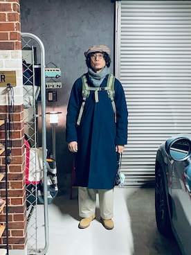 YAECAのステンカラーコート（ブルー系）を使ったメンズ人気