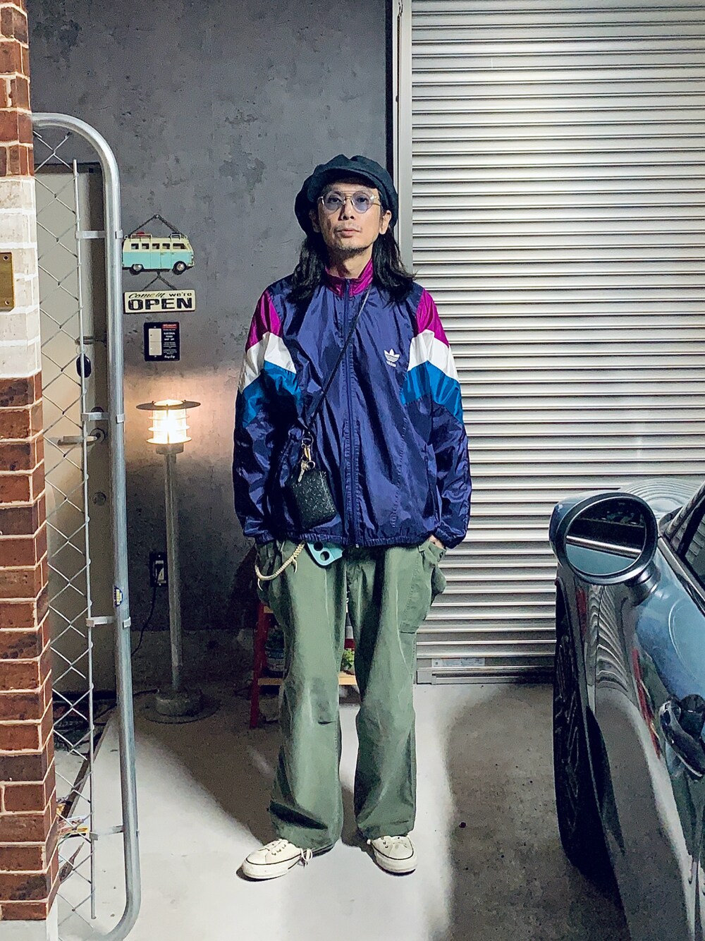 「スポーツミックス、ミリタリー、カーゴパンツ、秋コーデ、カジュアル、スニーカー、スニーカーコーデ、コンバース、adidas、サングラス、ナイロンジャケット、古着、古着コーデ、秋冬コーデ、キャスケット」｜「M51のアイテム（カーゴパンツ、グリーン系）」を使った、h.s.k.さん（メンズ・176cm）の秋コーディネートの1枚目の写真