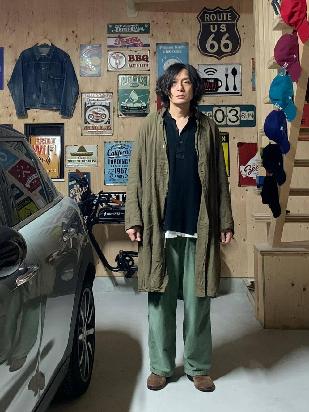 「アースカラー、春、春コーデ、カジュアル、カジュアルコーデ、グリーン、カーキ、革靴、スリッポン、ブラウン、レイヤードスタイル、ミリタリー、コート、春アウター、古着MIX」｜「WAIPER.incの 1930年代から40年代にかけてフランスのミリタリーやワークでよく見られたワークコートを復刻した一着。  リネン独特のやわらかな肌さわり、着心地の軽さ、風通しのよさは幅広いシーズンで活躍すること間違い無し◎（その他アウター、ブラウン系）」を使った、h.s.k.さん（メンズ・176cm）の春コーディネートの1枚目の写真