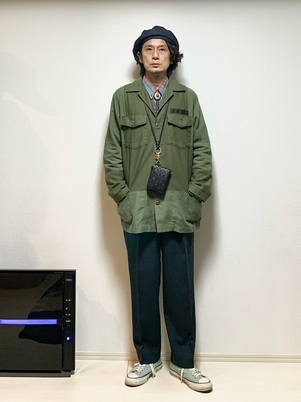 「古着、チェック、スニーカー、コンバース、ミリタリー、カジュアル、グリーン、スラックス、キャスケット、冬コーデ、スニーカーコーデ、ミリタリージャケット、古着MIX、ループタイ、カジュアルコーデ」｜「markawareのアイテム（その他パンツ、グリーン系）」を使った、h.s.k.さん（メンズ・176cm）の冬コーディネートの1枚目の写真