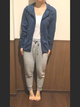 「GU（ジーユー）のアイテム（スラックス、グレー系）」を使った、はるっちさん（レディース・157cm）の冬コーディネート